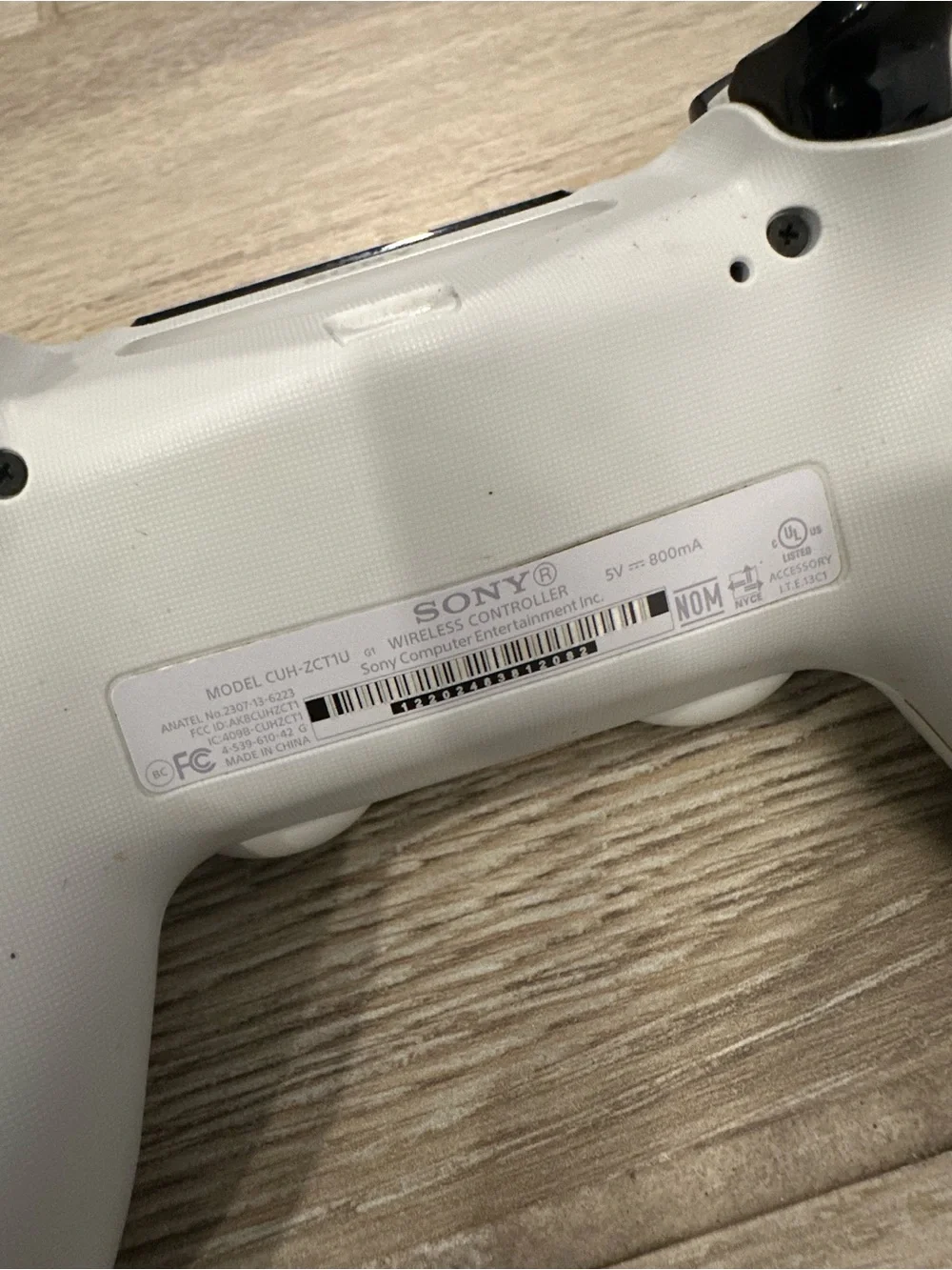 Sony PlayStation 4 DualShock White Wireless Controller (CUH-ZCT1U)